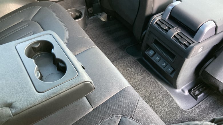 Land Rover Defender 3.0 D250 X-Dynamic S 90 3dr Auto Diesel Estate